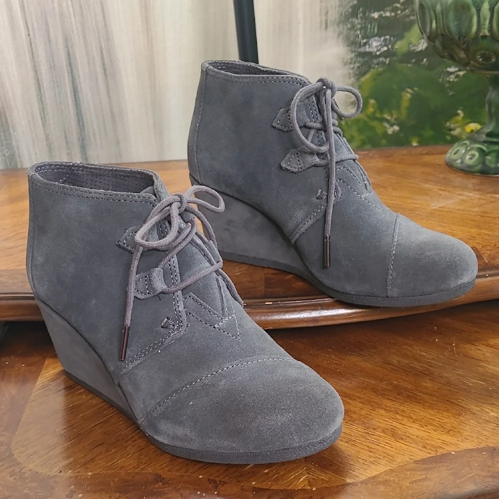 New! Toms Womens 8 Gray Suede Wedge Ankle Bootie Shoes
